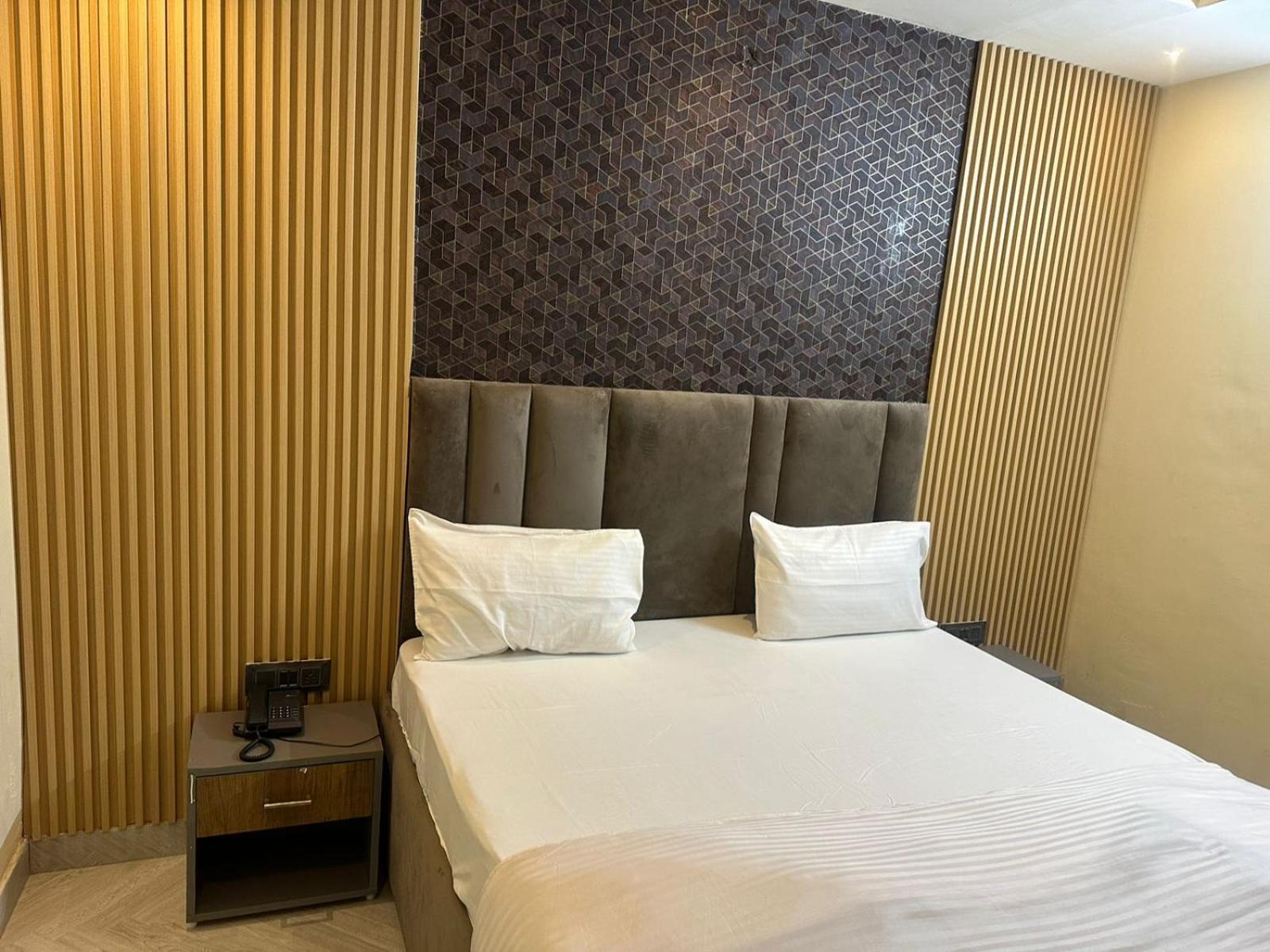 Hotel Kritika Grander Noida Exterior foto