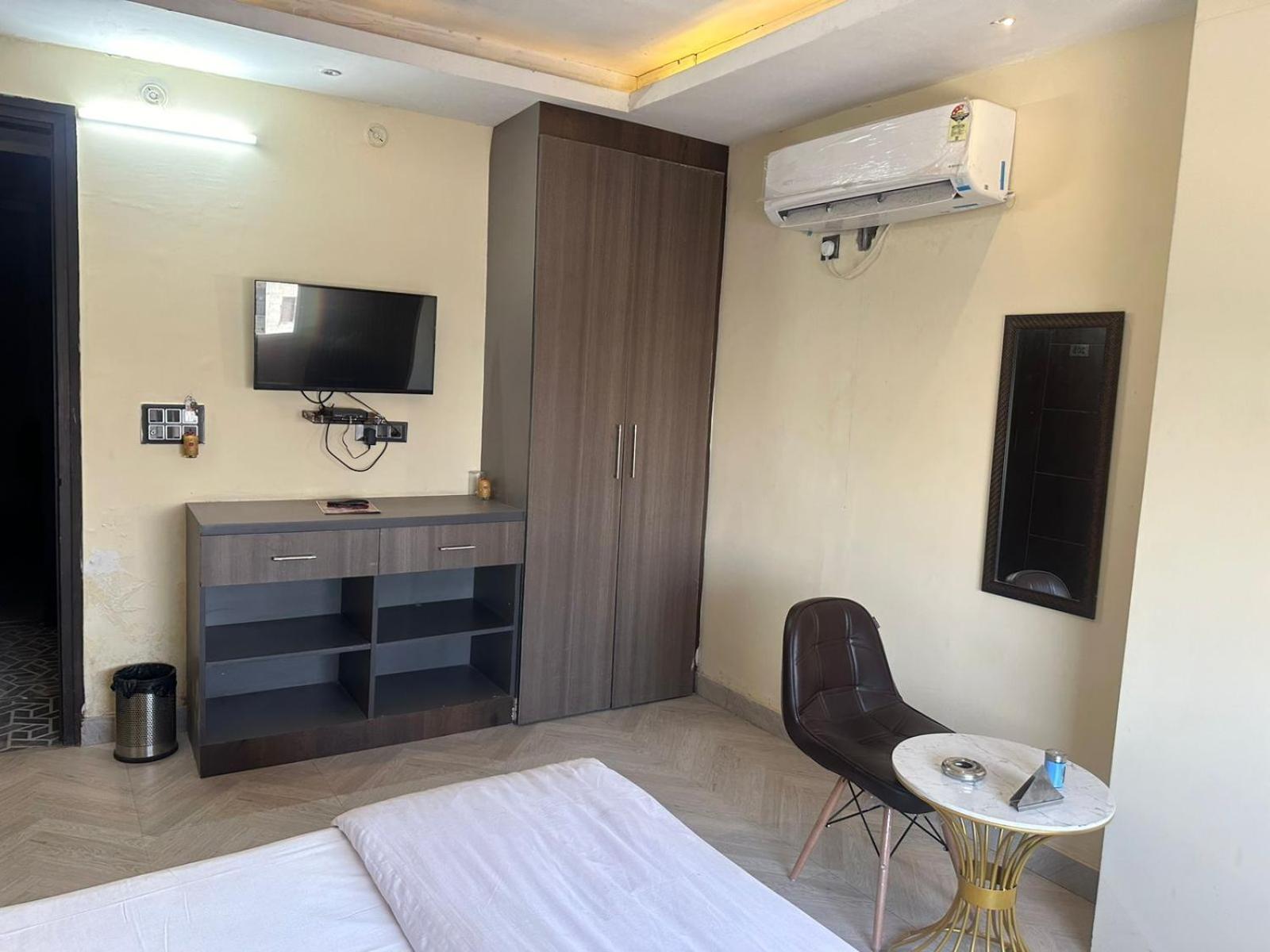Hotel Kritika Grander Noida Exterior foto