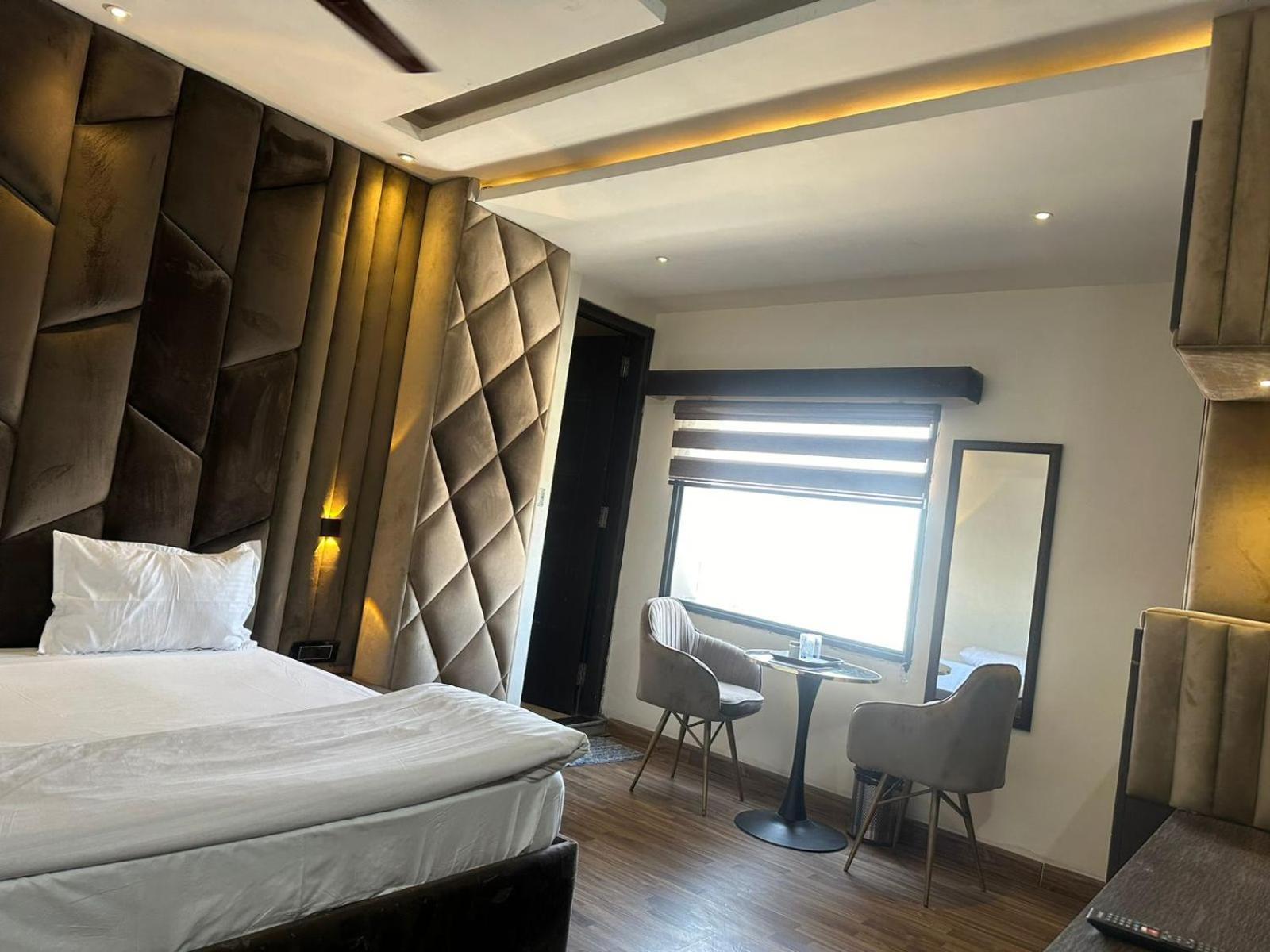 Hotel Kritika Grander Noida Exterior foto