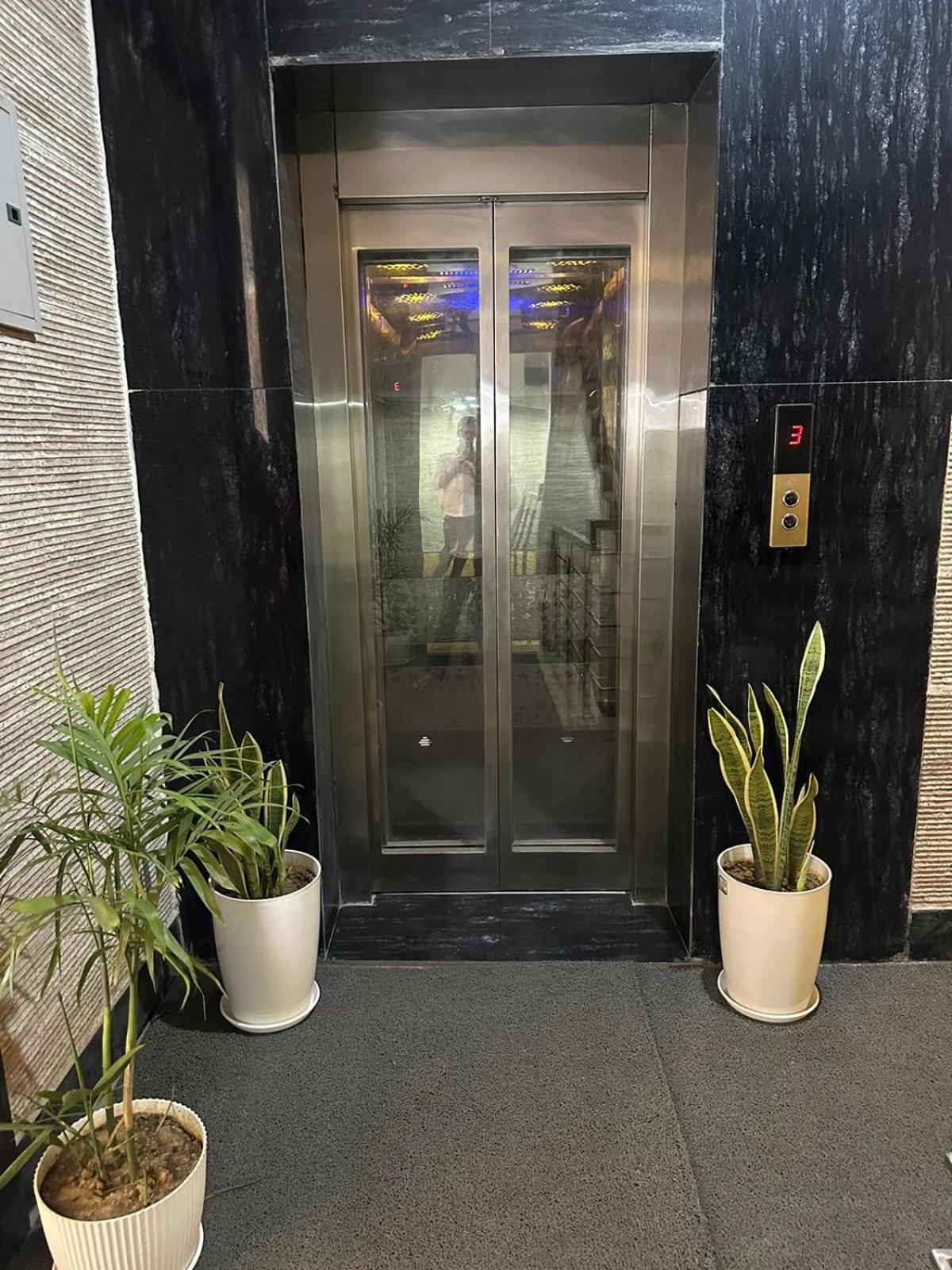 Hotel Kritika Grander Noida Exterior foto