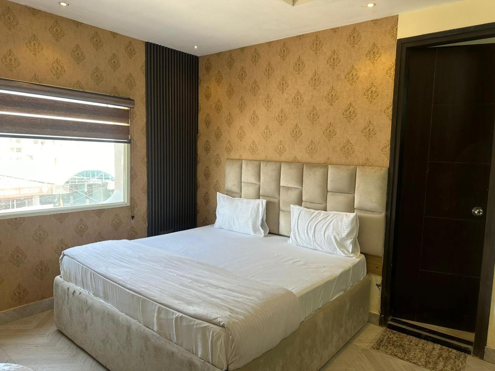 Hotel Kritika Grander Noida Exterior foto